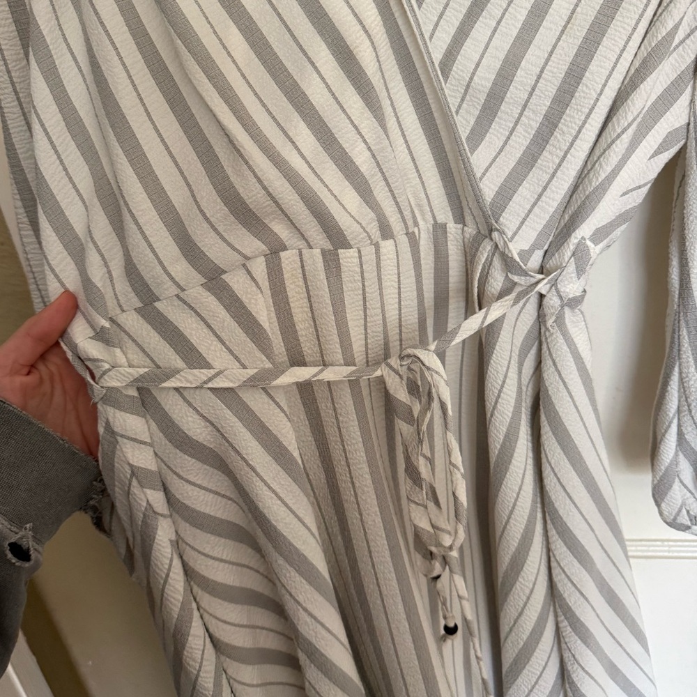 Calvin Klein Gray & White Striped Wrap Midi Dress w/ long sleeves. Size 12 - Picture 2 of 4